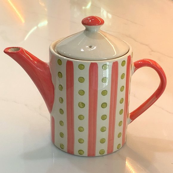 ⭐️ HOST PICK⭐️ Charming Heirloom Style Cottage Teapot with Infuser - Picture 1 of 14